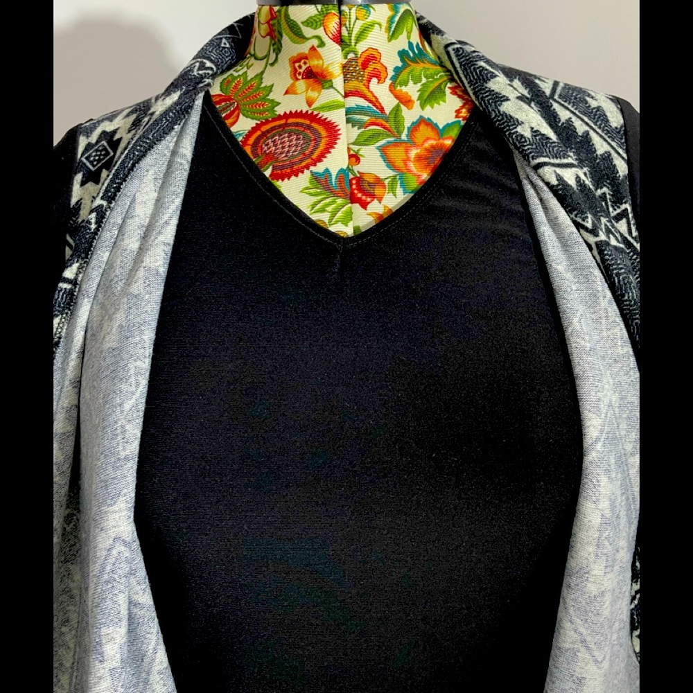 Hamilton Cardigan Blouse, 1 piece - Picture 7 of 9